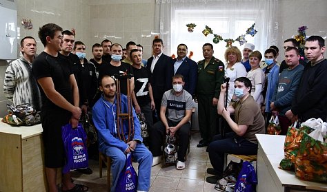 В госпиталь доставили фрукты
